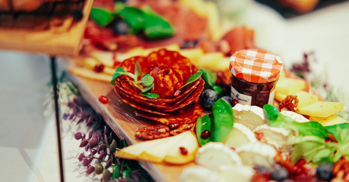 Advantages of Buffet Catering for Large Gatherings