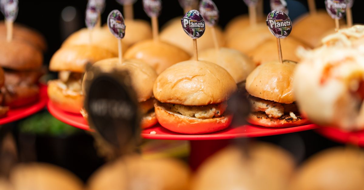 Canapé Presentation Techniques That Impress Guests