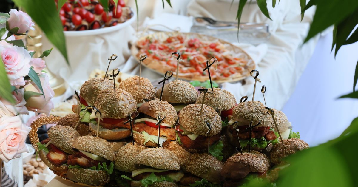 Efficient Buffet Layouts to Enhance Guest Flow