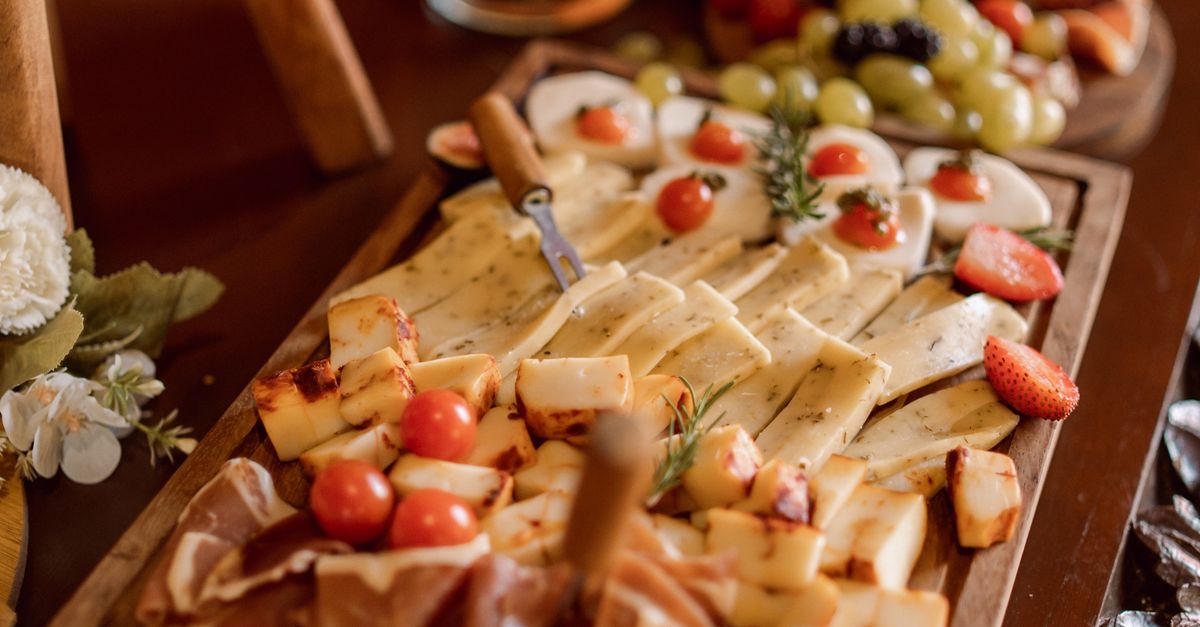 The Benefits of Using Local Caterers for Private Parties
